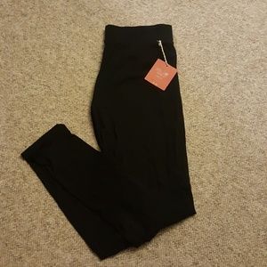 Black leggings NWT